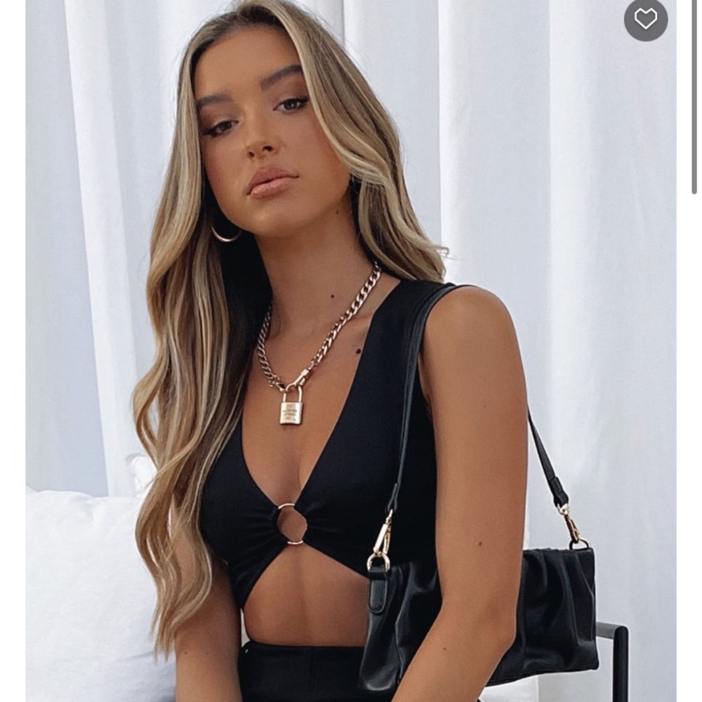 White fox boutique black crop top ring trendy